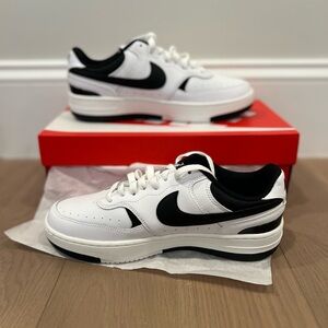 Women’s Nike Gamma Force - Size 10- NWT